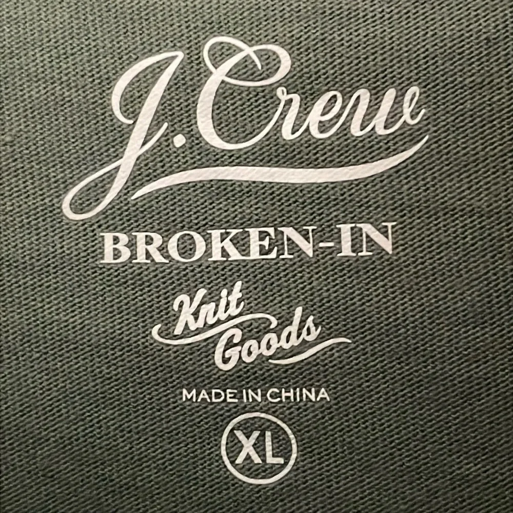 J. Crew‎ broken-in knit goods men’s size XL green long sleeve Henley shirt.